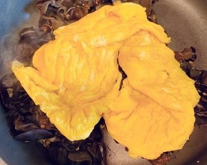 教你怎么做木耳炒鸡蛋