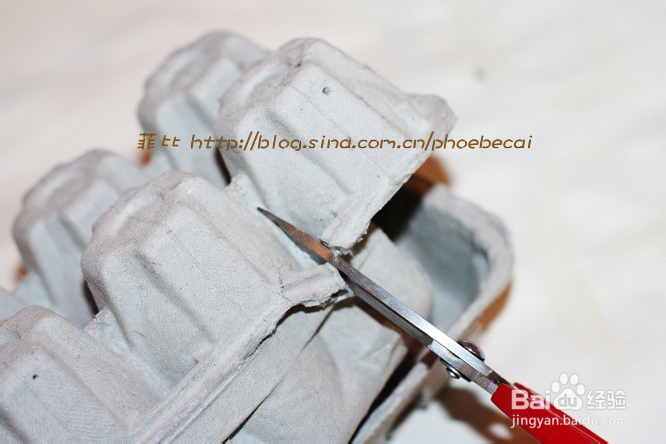 如何用鸡蛋盒做小企鹅（小动物）