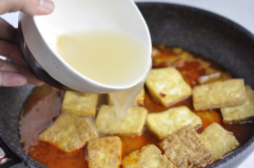 五花肉焖煎豆腐