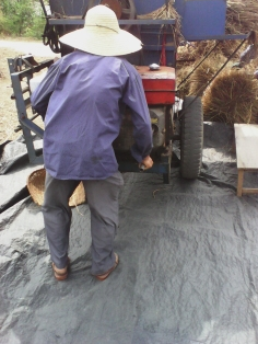 怎样启动拖拉机