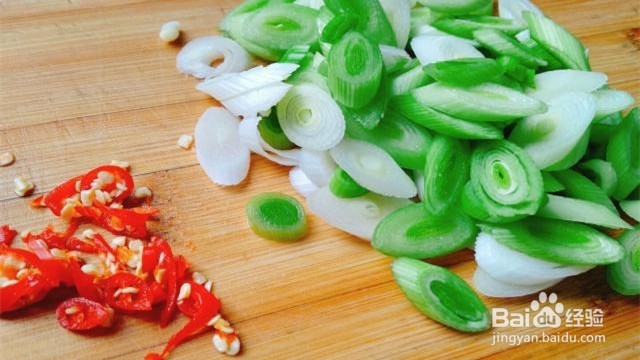 杏鲍菇炒鸡丁的家常做法