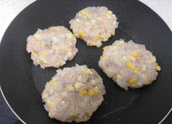 有颜值还健康的玉米虾饼，做法简单又好吃