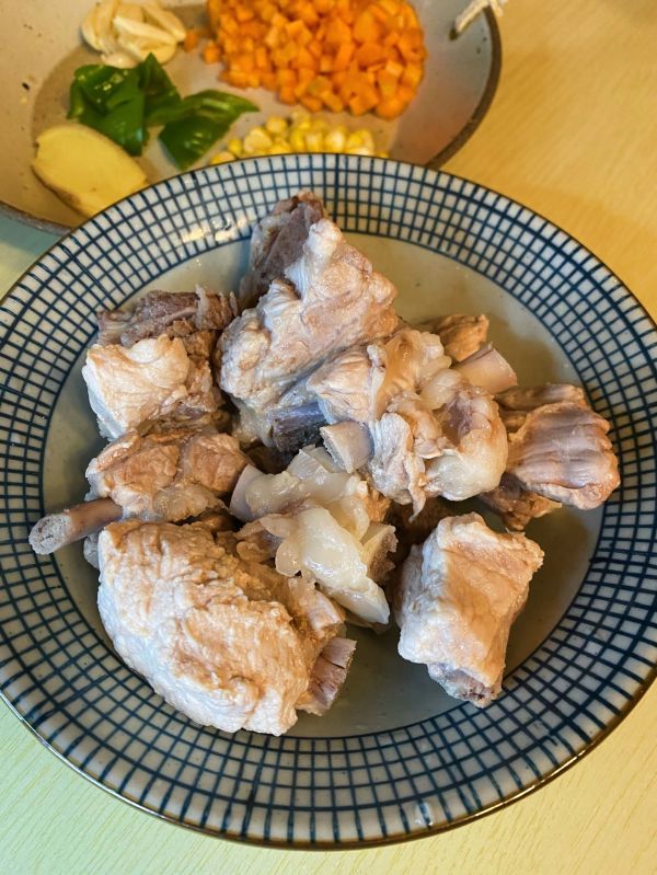 电饭煲快手排骨焖饭