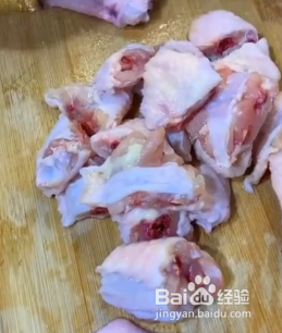 怎样做干煸鸡翅杏鲍菇呢