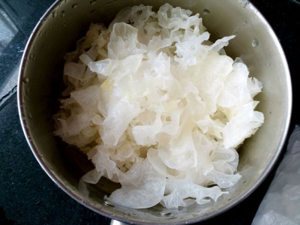 冰糖银耳雪梨羹
