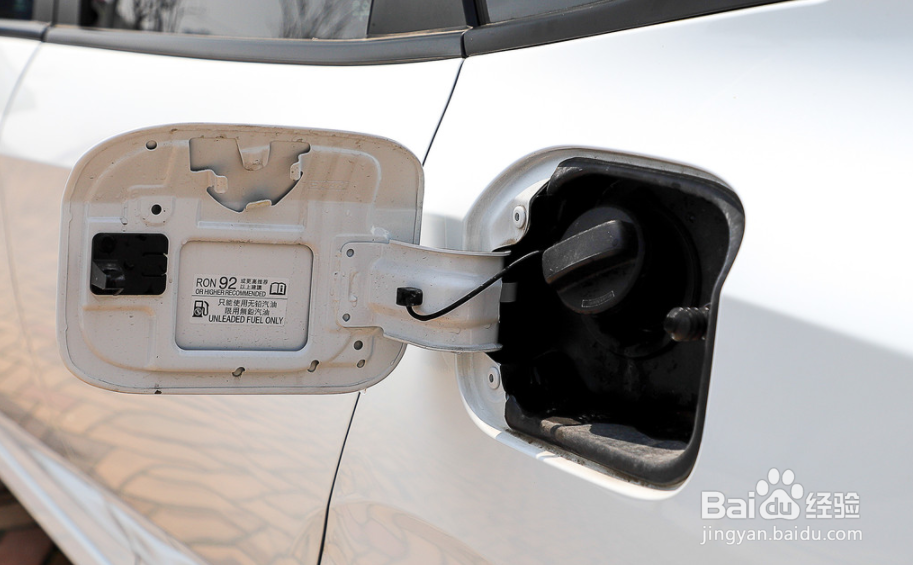 思域油箱盖怎么打开 油箱开关位置