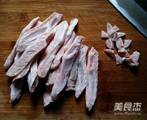 鸭翅尖山药木耳汤