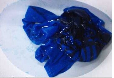 衣服掉色怎样洗,掉色的衣服怎样洗不掉颜色?