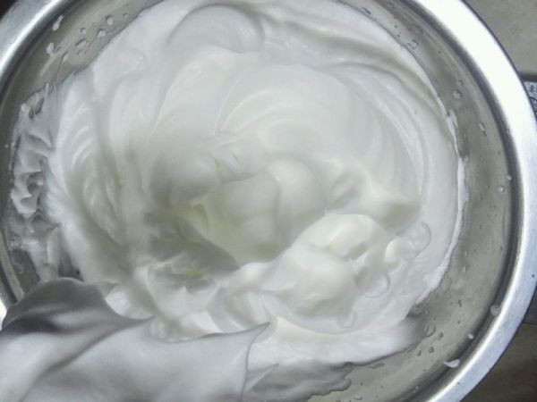 蜜糖杏仁戚风蛋糕