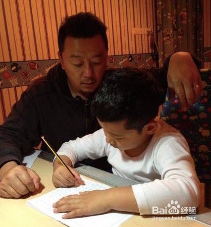 如何正确陪孩子写作业