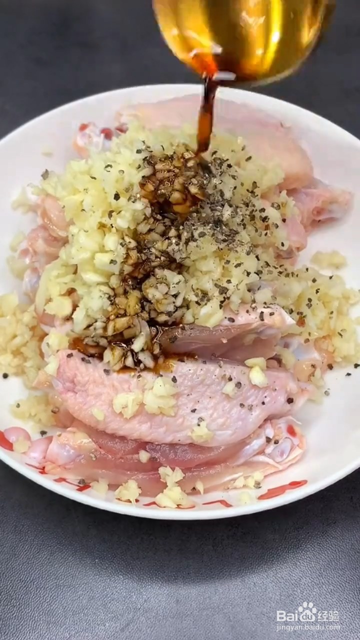如何制作蒜香鸡翅