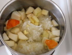 银耳陈皮生姜炖梨