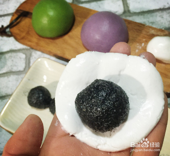 传统的黑芝麻汤圆
