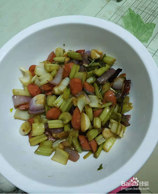 2018炒菜之芹菜炒火腿的家庭做法
