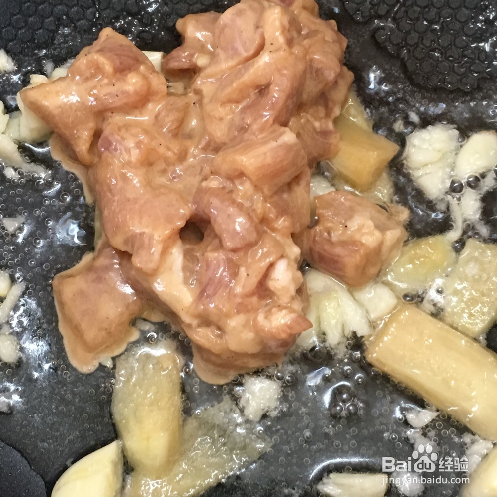 秋葵炒肉片怎么做
