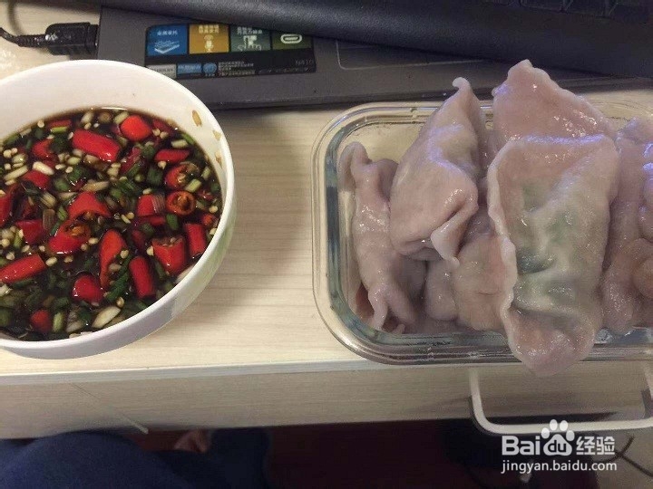 自己做饺子皮包饺子（韭菜粉丝肉）