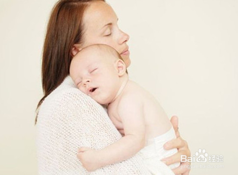 新生儿拍出嗝快的方法