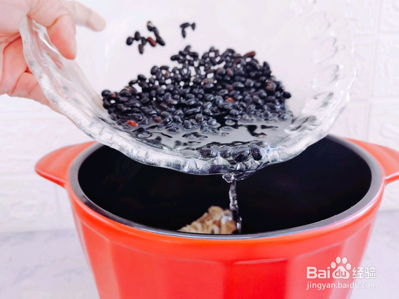 家常黑豆骨头汤的做法