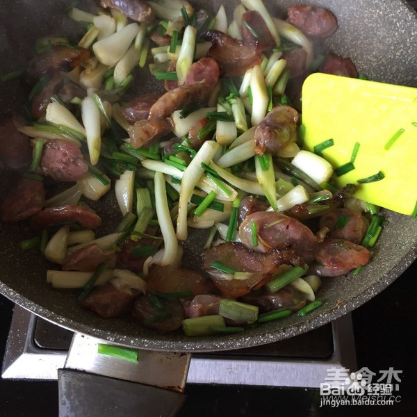 腊肠炒老荞头的做法