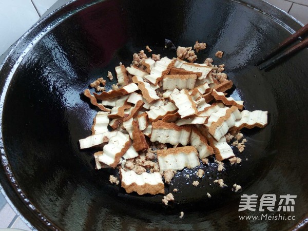 肉沫炒豆干的做法