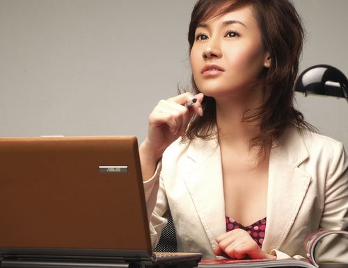 睡觉手麻怎么回事