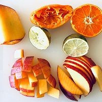 如何制作美味的夏日水果冰饮？