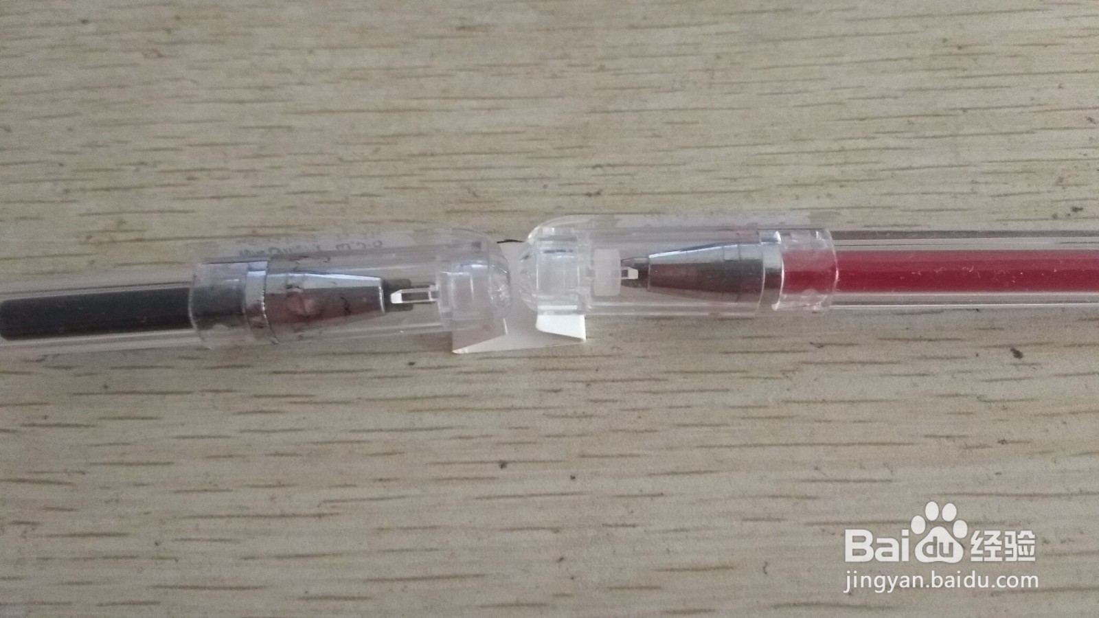 如何用半圆形硬卡纸做放两个中性笔的简易支架