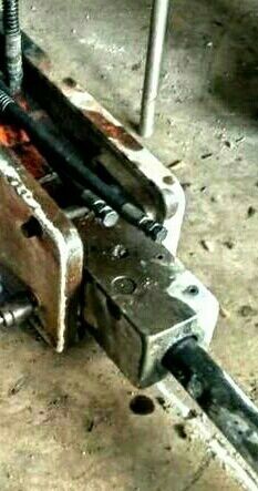 破碎锤怎么换炮杆教程