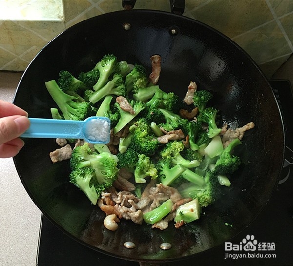 如何自制瘦肉炒西兰花