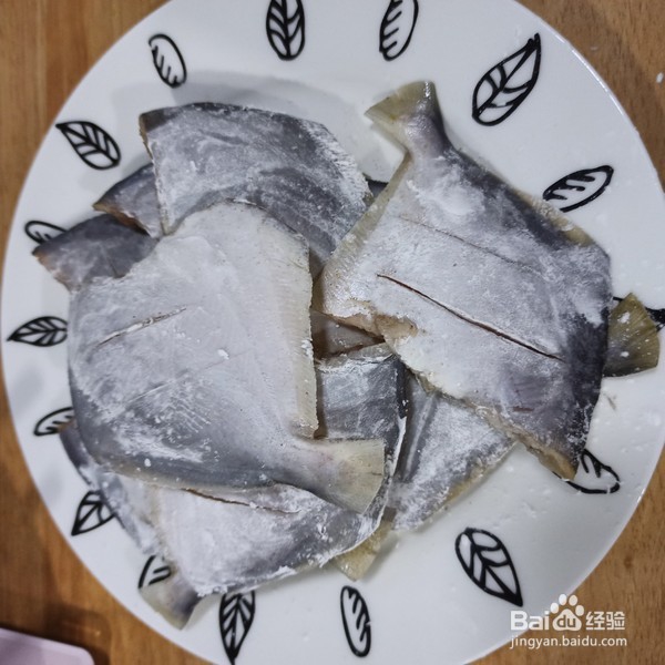 干炸小鲳鱼的做法