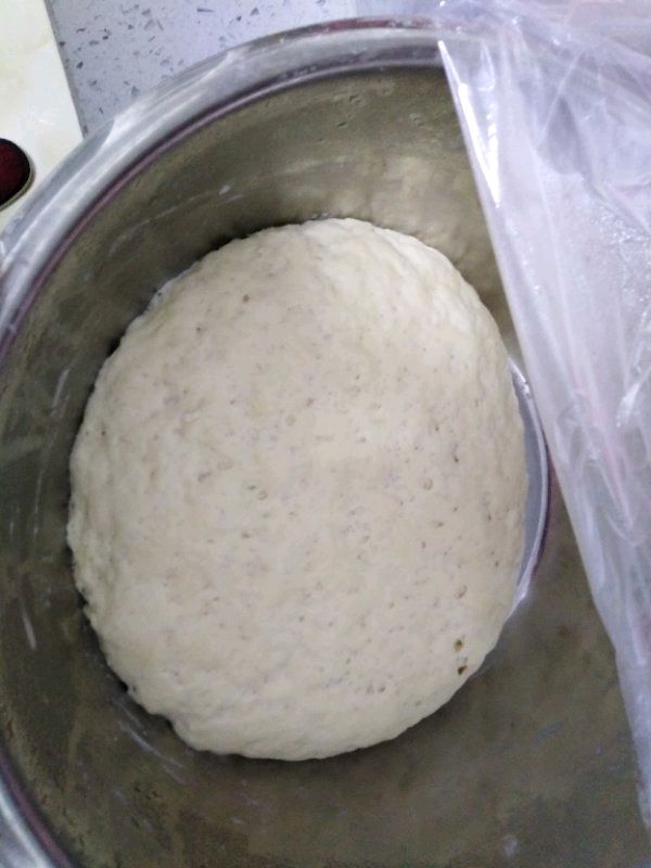 腌菜干子肉丁包子