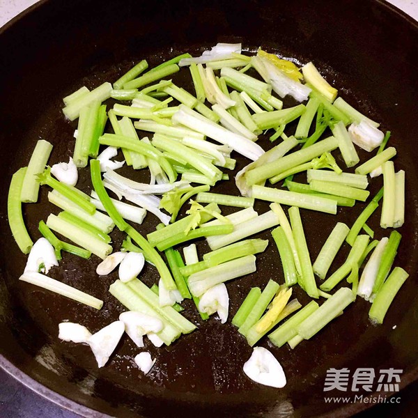 山药木耳炒芹菜