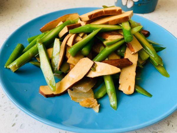 腊肉香干配芦笋