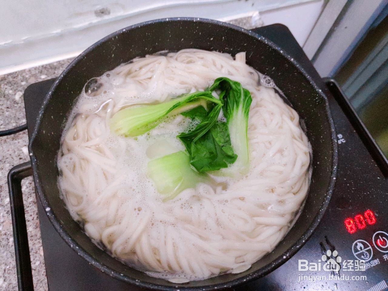 香菇卤翅根盖浇面的做法