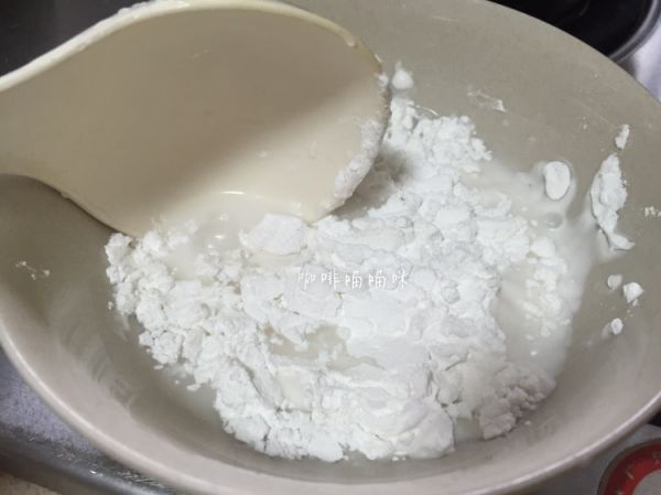 猪肉鸡蛋拉肠粉