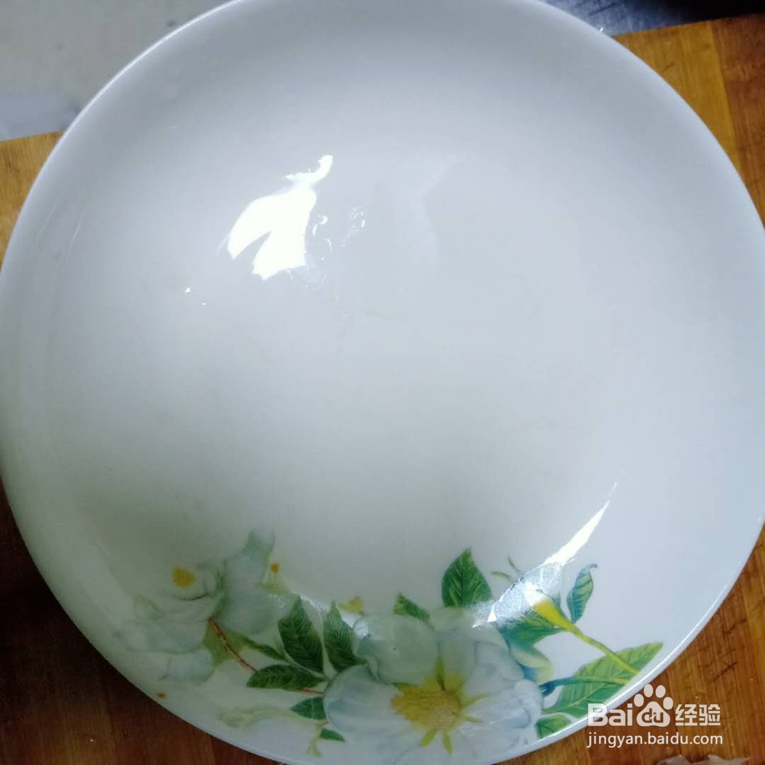 油炸小黄鱼，这样做不但好吃还不糊锅