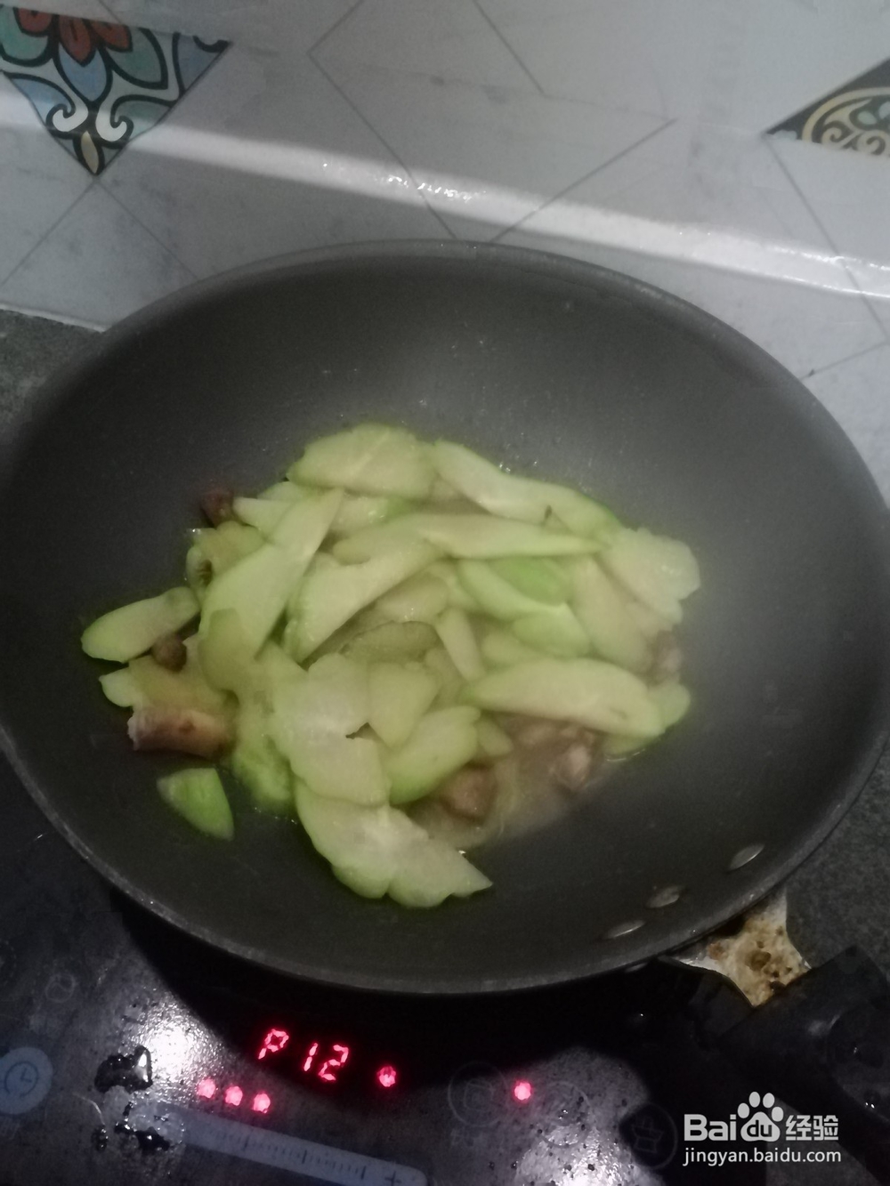 土猪条肉爆炒佛手瓜做法