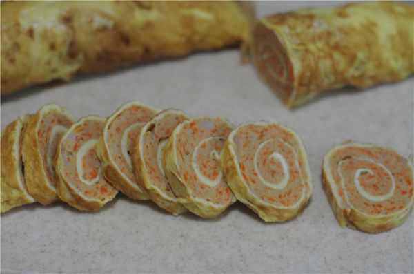 玉米渣花生粥胡萝卜鸡蛋卷