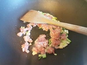 养生食补肉末茄子煲的做法