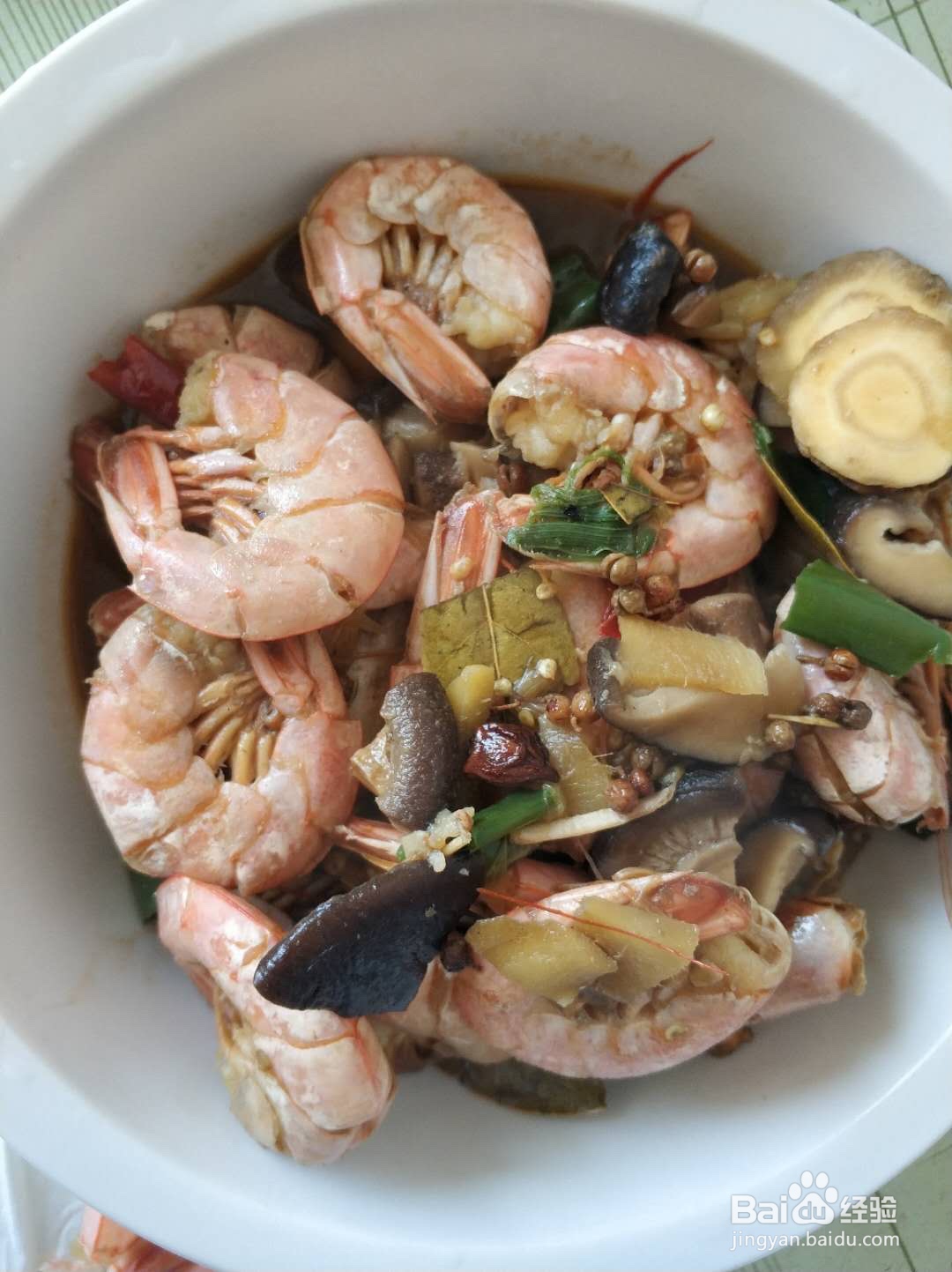 家庭版香菇炒大虾的做法
