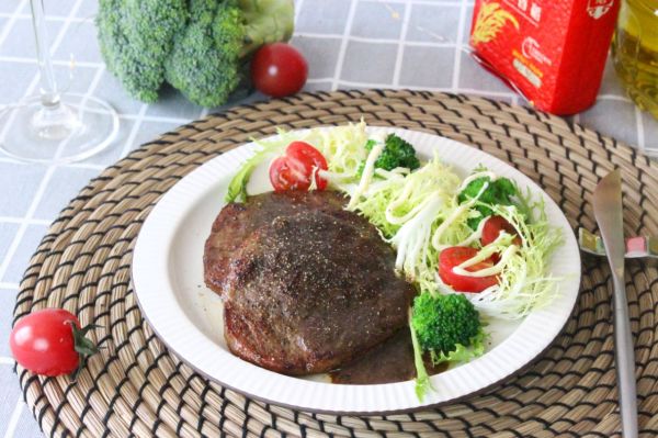黑胡椒嫩煎牛排