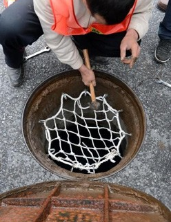 窨井防护网安装-井盖防坠网