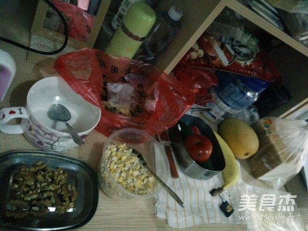 蔬菜火腿果酱三明治