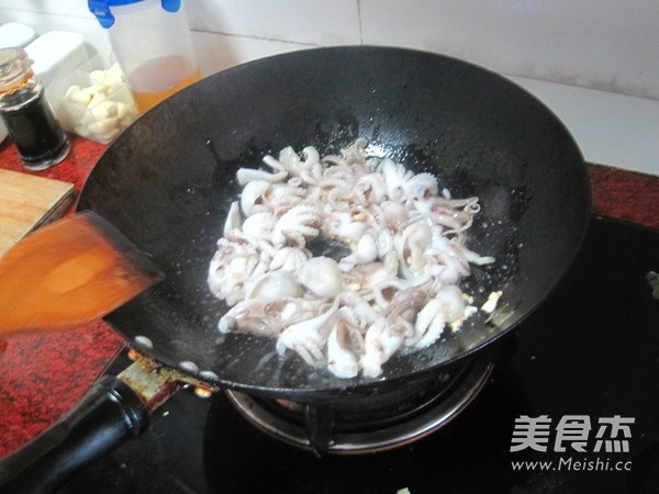 香芹炒小墨鱼