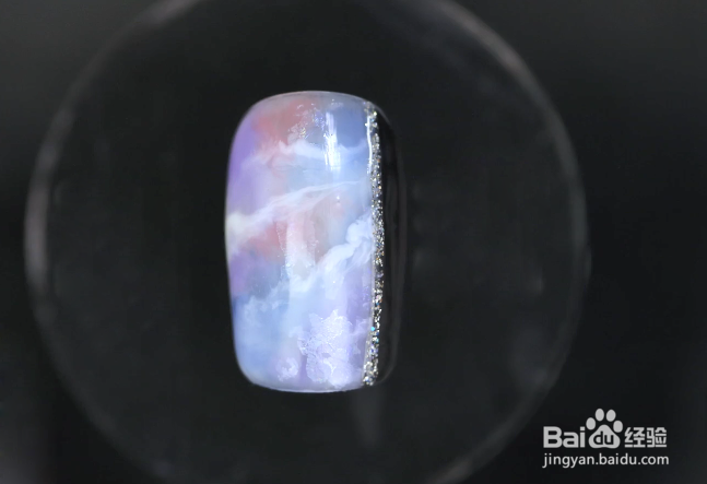 怎样做蓝紫色晕染美甲？