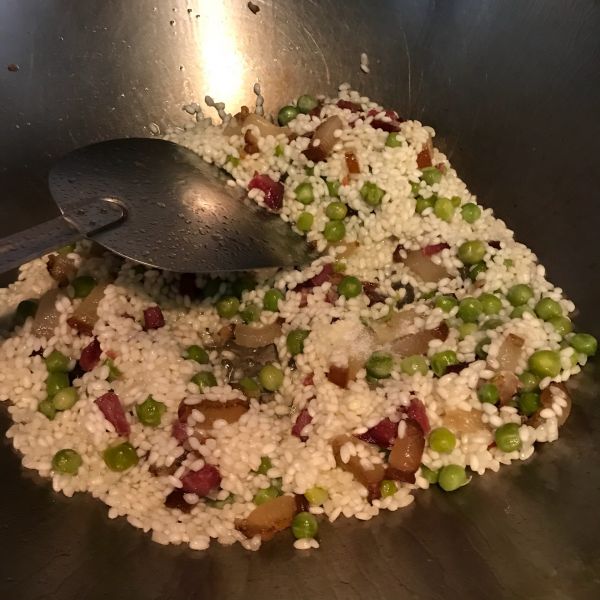 腊肉豌豆糯米饭