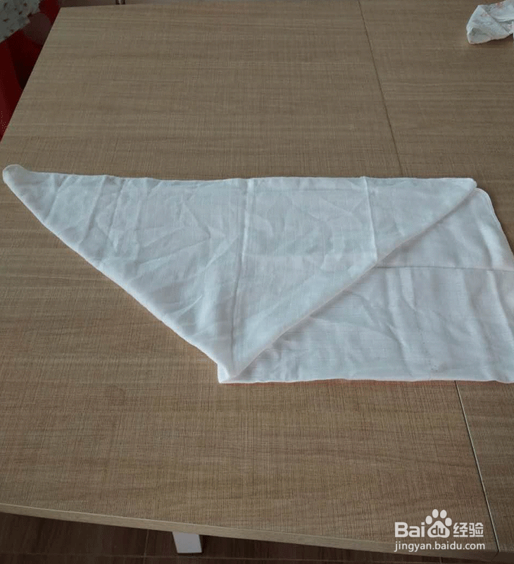 婴儿纯棉纱布尿布的折叠方法