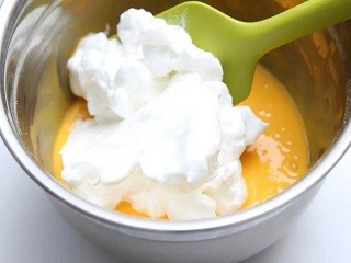 Hello Kitty杯子蛋糕怎么做？