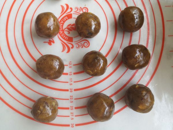沙嗲牛肉莲花月饼