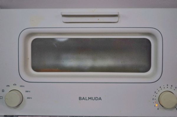 咸蛋黄酸梅鳕鱼三明治